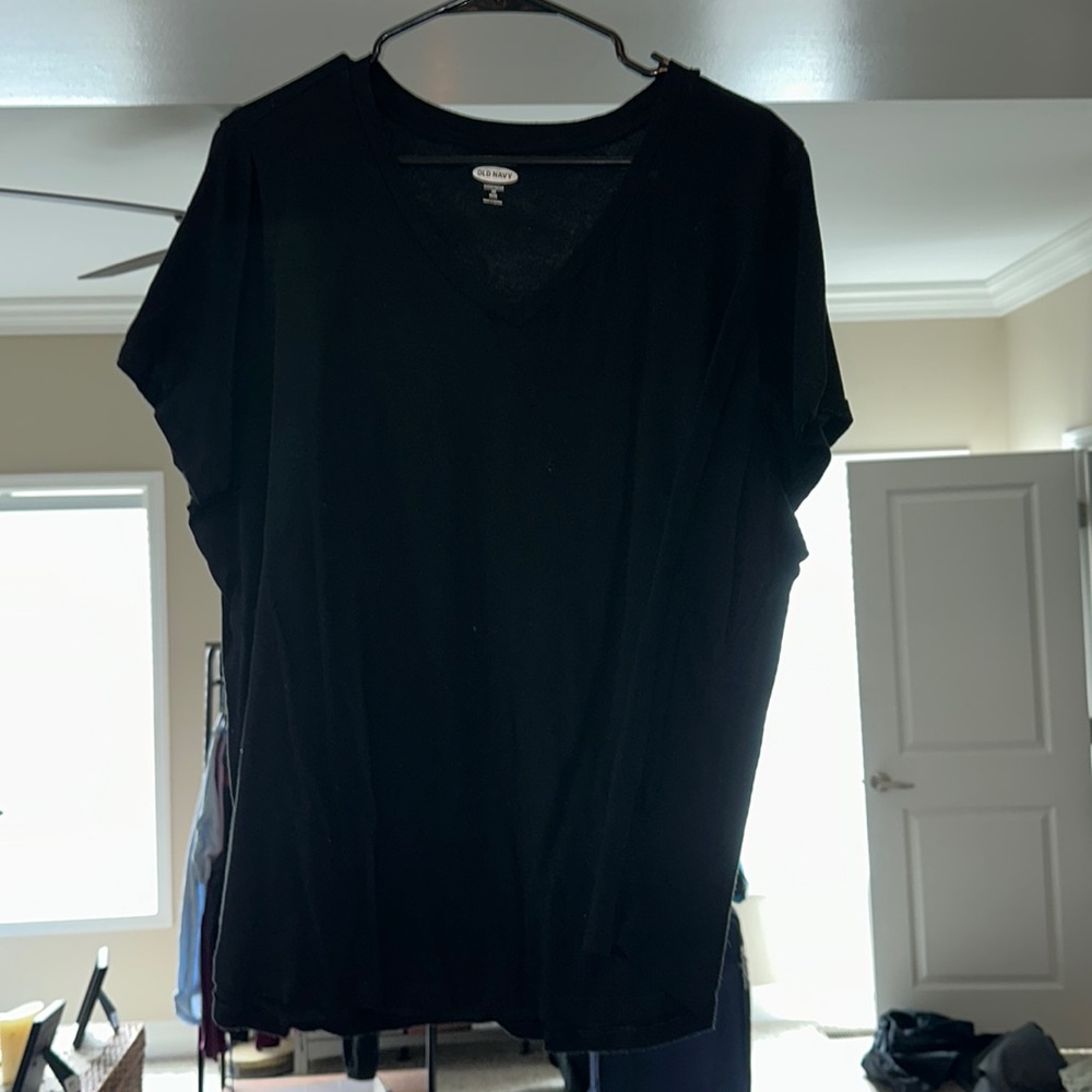 Black T shirt.